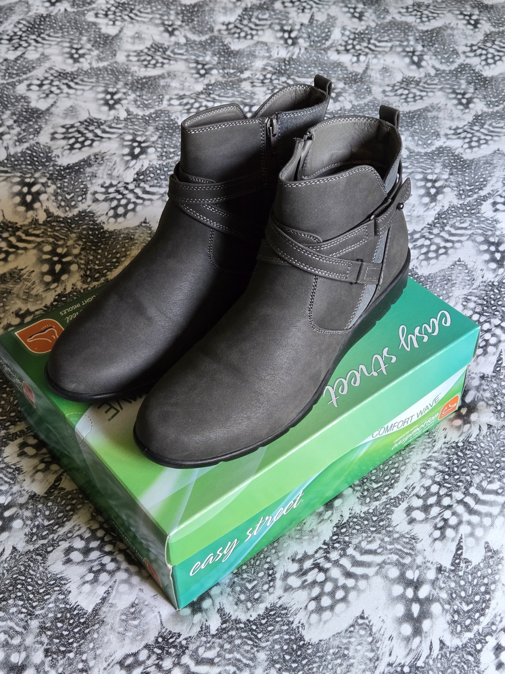 NWOT Easy Street Davis Gray Women's Ankle Booties Size 11